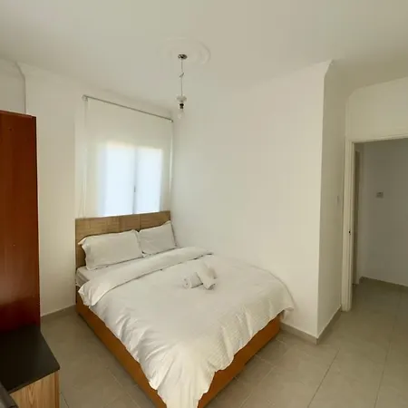 Kyrenia Center Apartman *