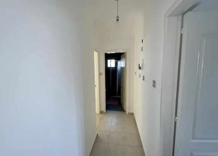 Kyrenia Center Apartman *