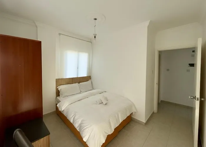 Kyrenia Center Apartman *